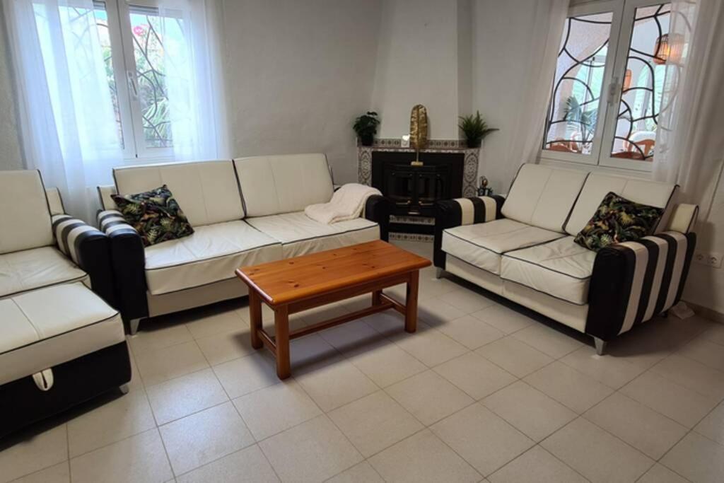Tropical Paradise Villa In 托雷维耶哈 外观 照片